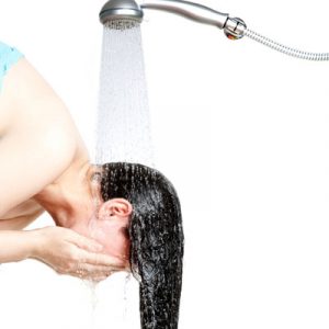 A zuhanyszűrő megvédi a bőrét és a haját is